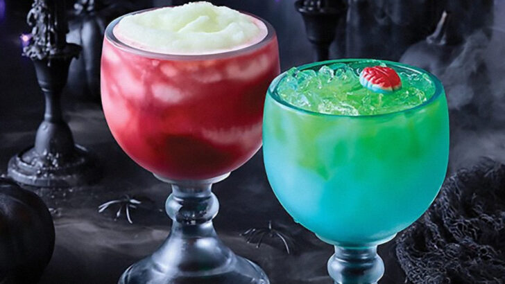 Applebee’s Is Selling Giant Halloween Cocktails For Only $5 Each and I’m On My Way