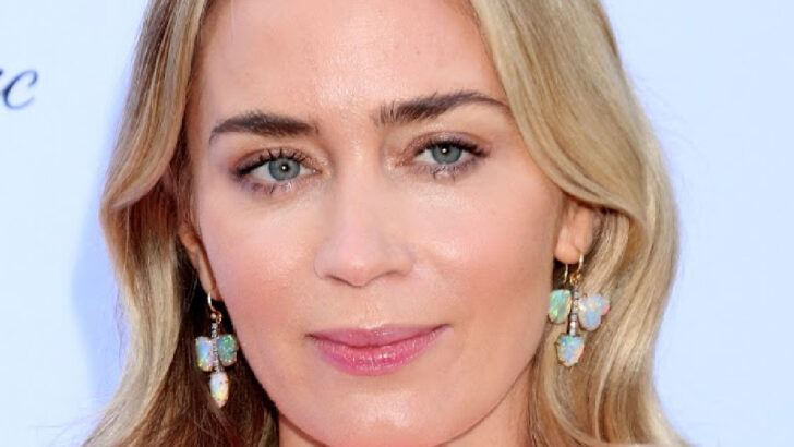 Emily Blunt Was Caught On Camera Calling A Server ‘Enormous’ And Now She’s Apologizing