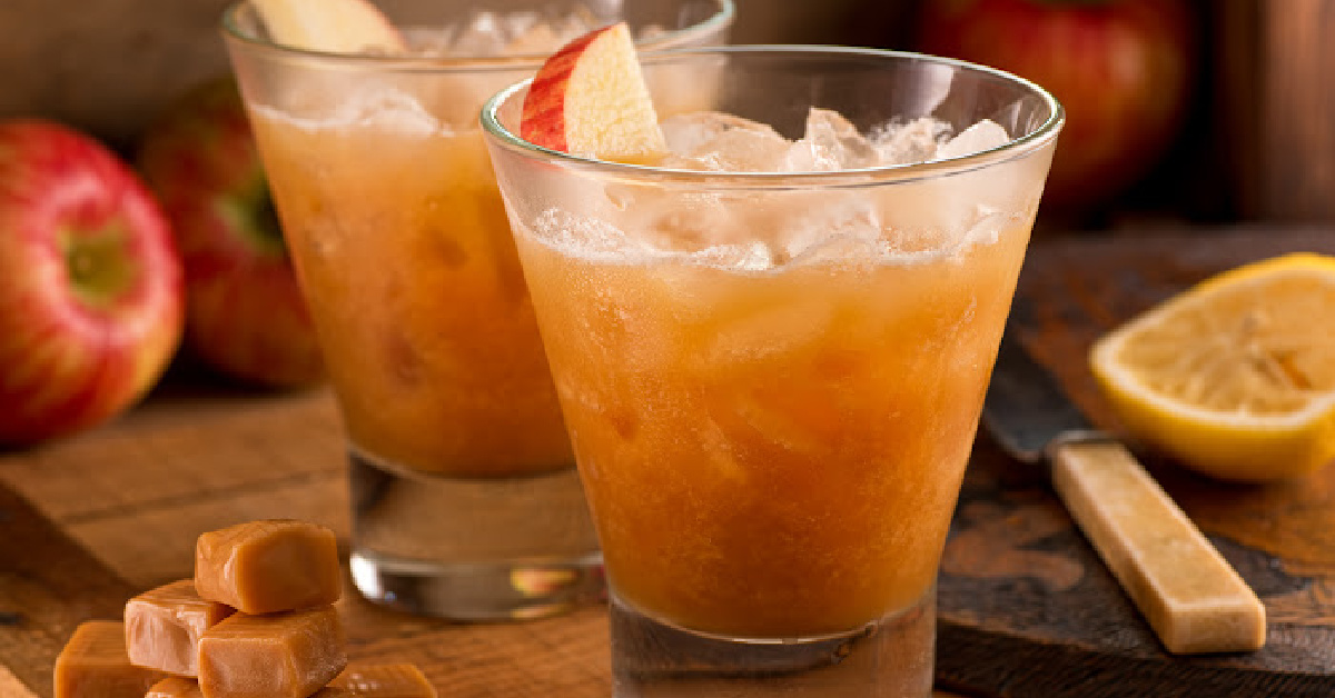 This Peanut Caramel Apple Cocktail Is Perfect For Fall