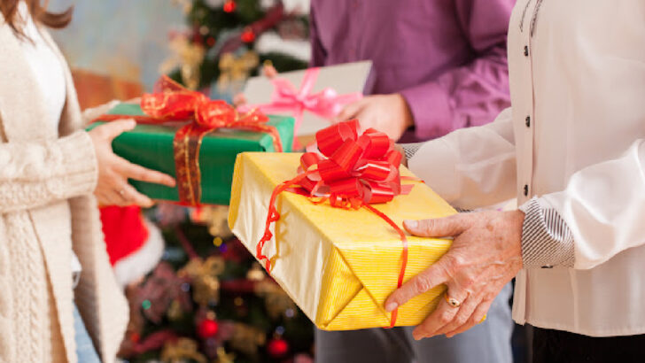 Here’s How to Have A Thrifting Gift Exchange With Your Besties This Holiday Season