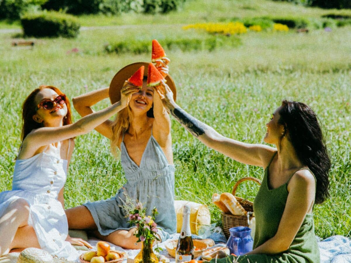 15 Reasons People With Friends Still Feel Super Lonely