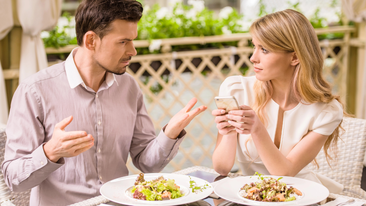 couple at dinner