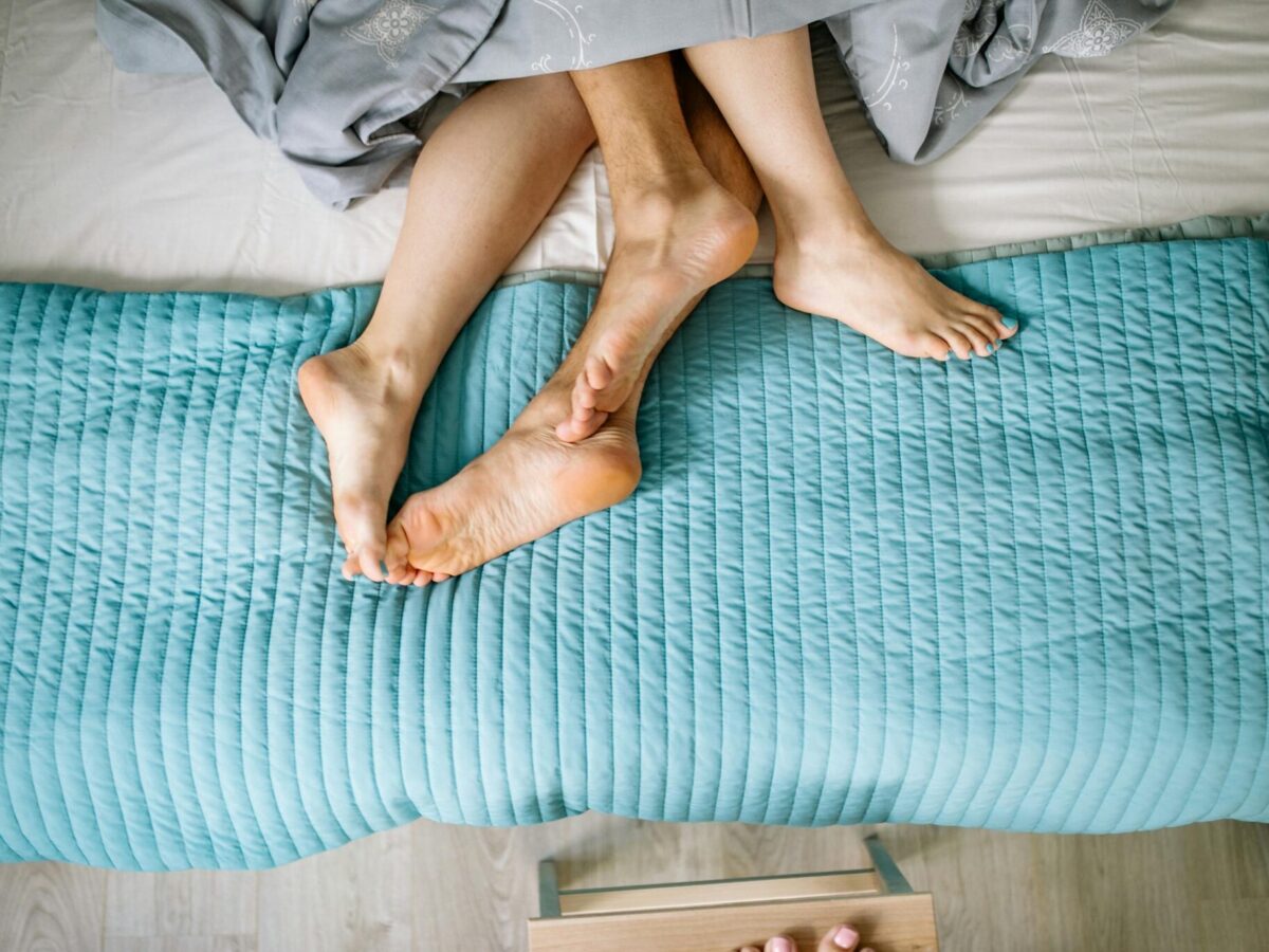 How do you wake up next to a new guy in the middle of night sweats? 