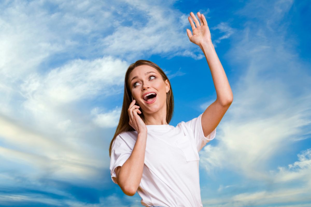 woman waving bye.