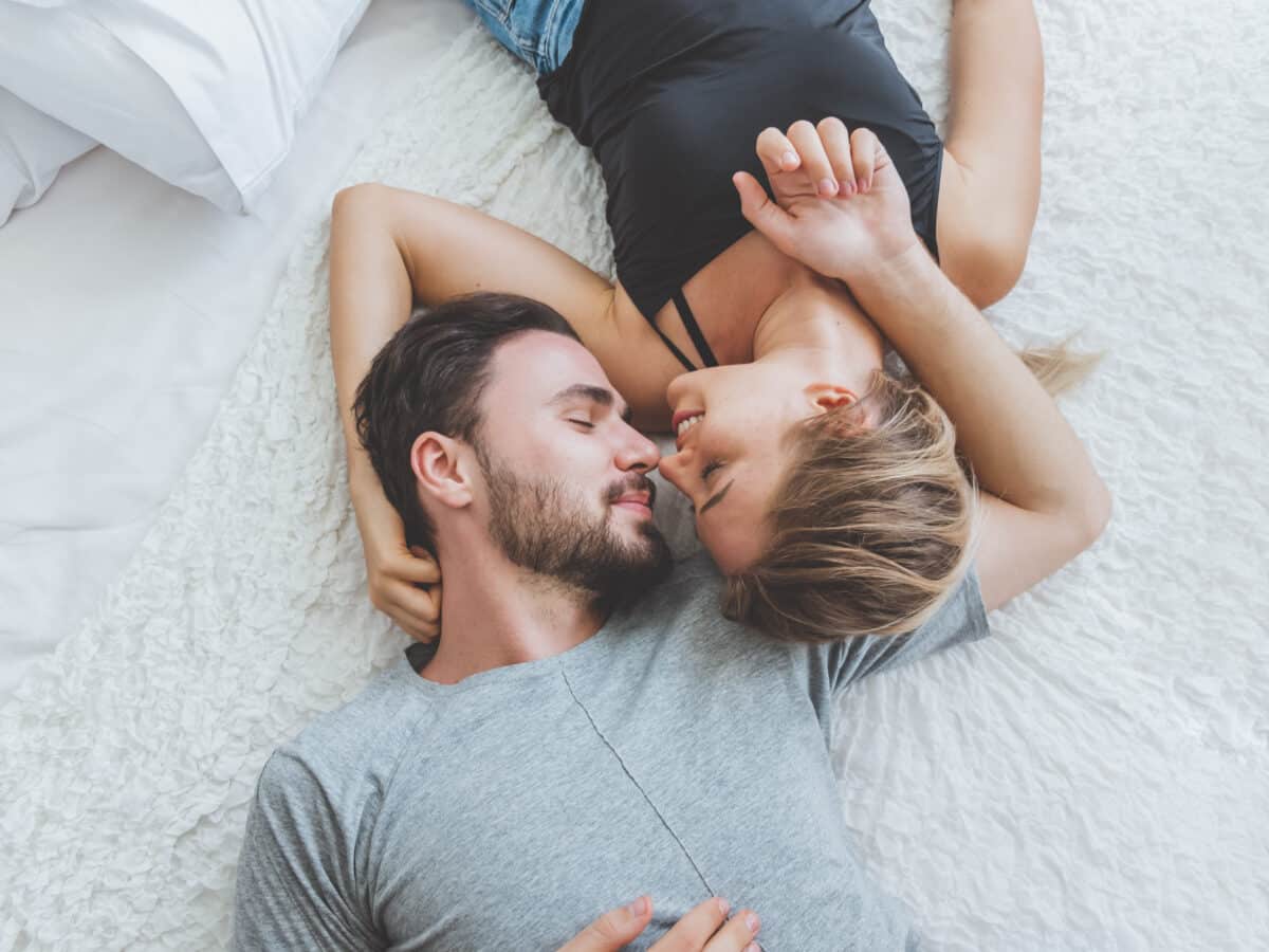 15 Realistic Reasons You Should Try Dating Your Friend
