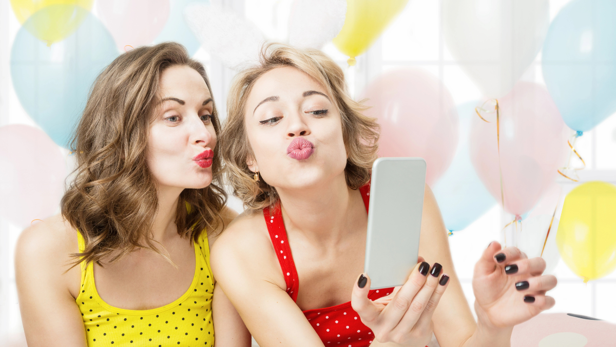 duck lips selfie