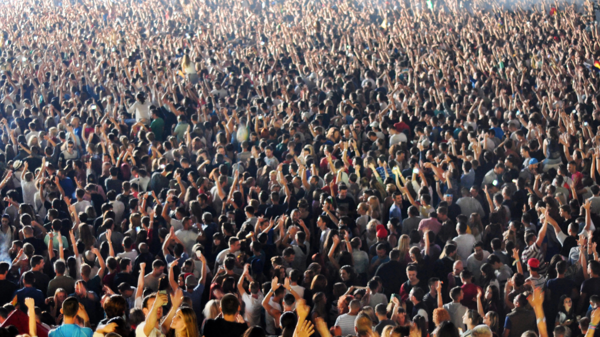 large crowd_concert