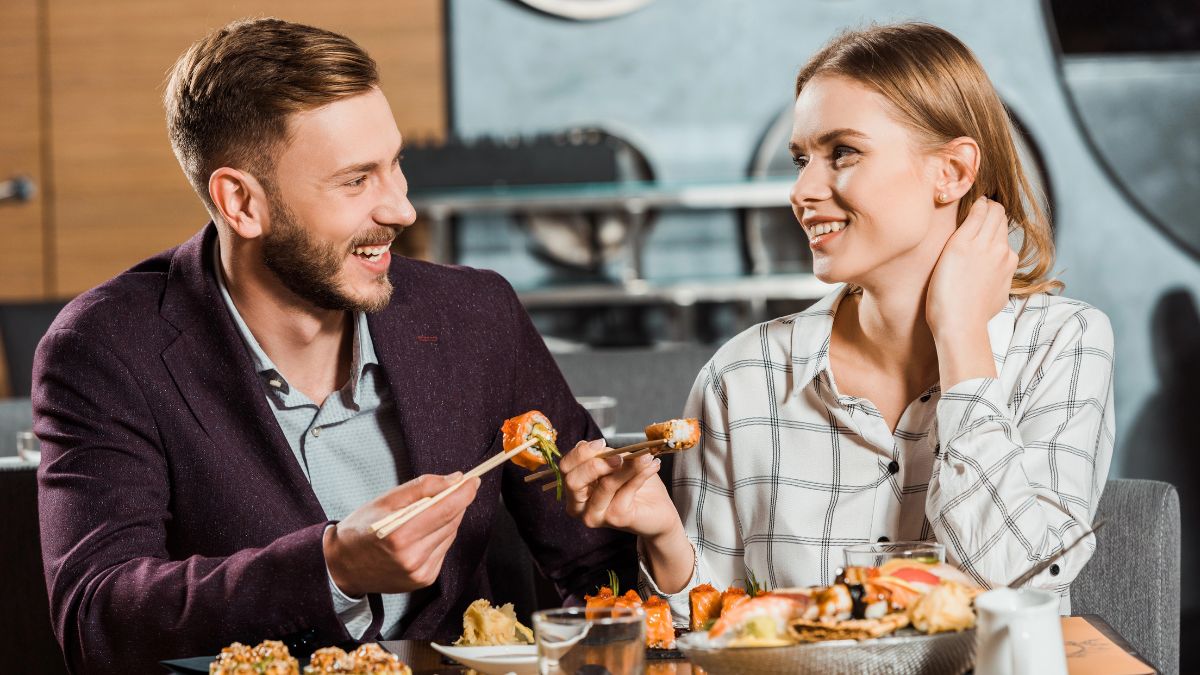 couple eating sushi out