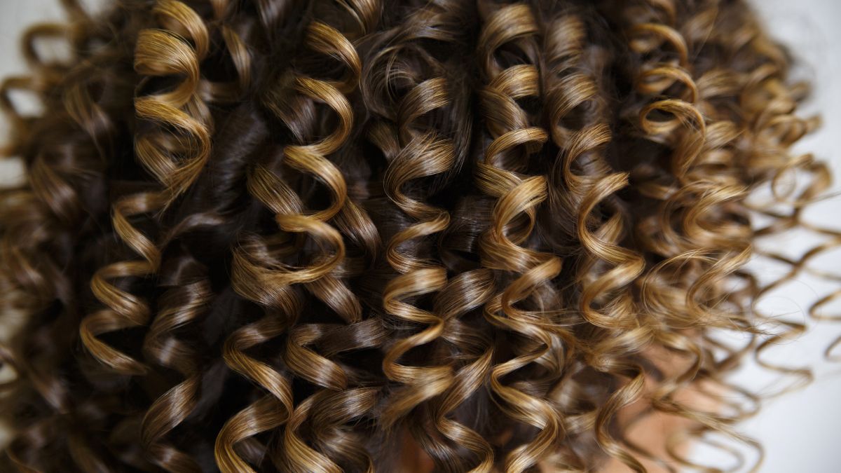 hair with tight curls