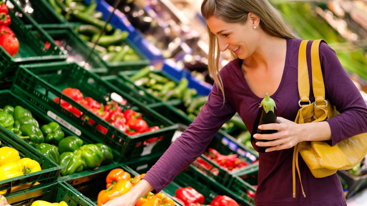 woman buying groceries