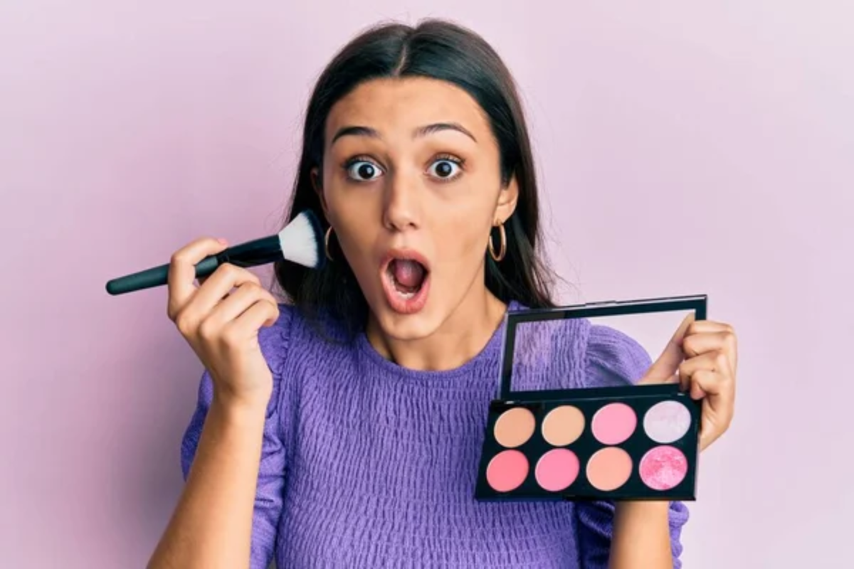 Make Up Woman