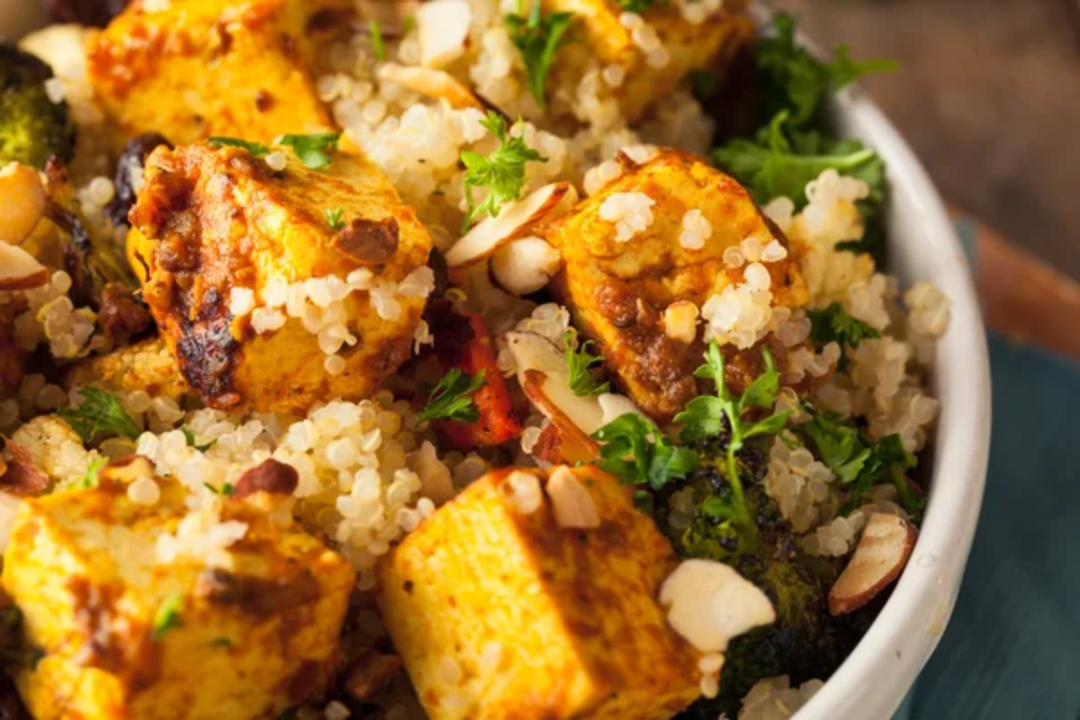 Quinoa Bowl with Roasted Veggies Food