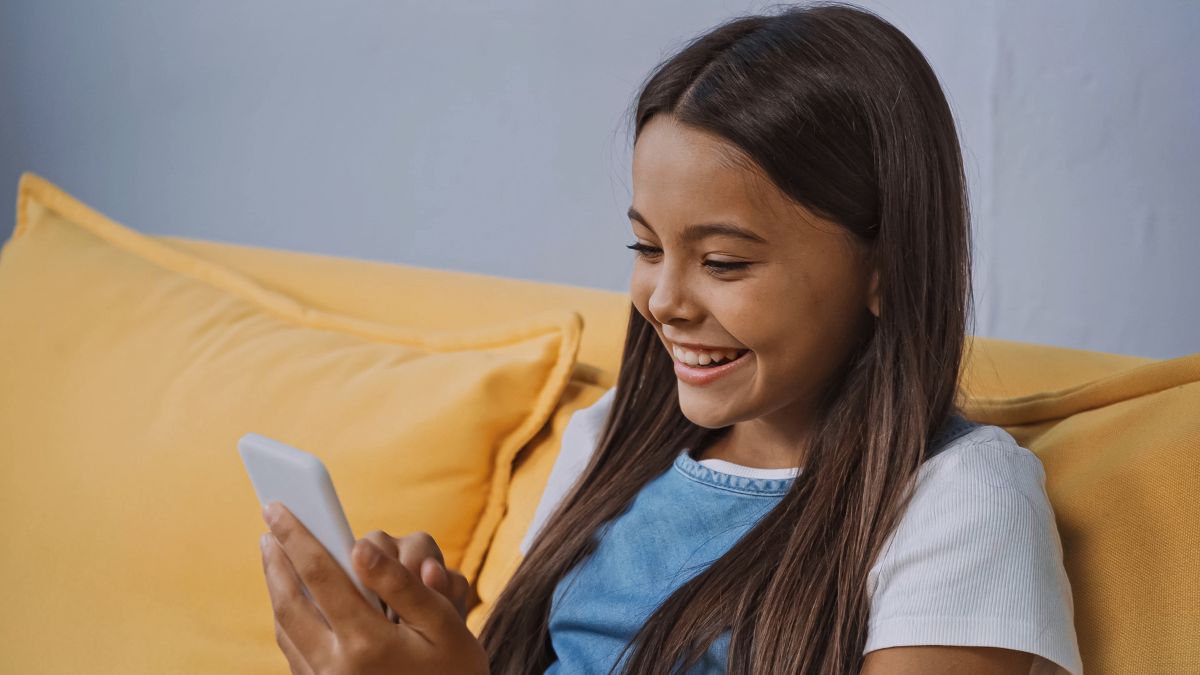 girl using phone