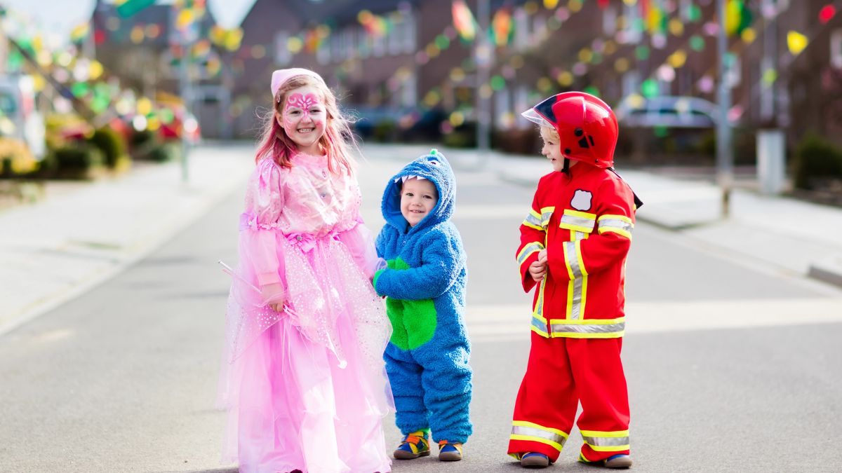 kids in costume