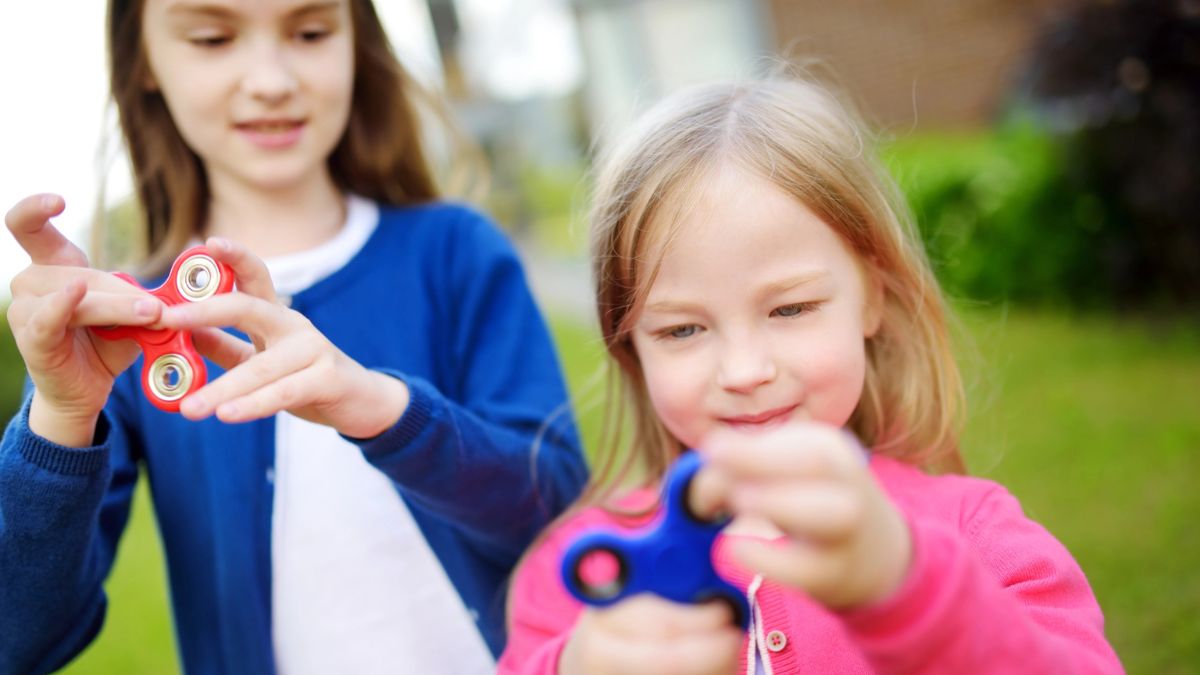 kids with fidget spinners