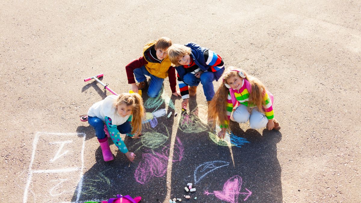 kids with sidewalk chalk
