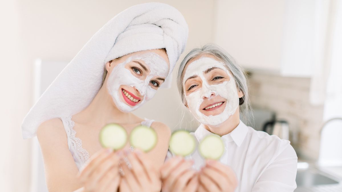 mom and daughter doing spa day
