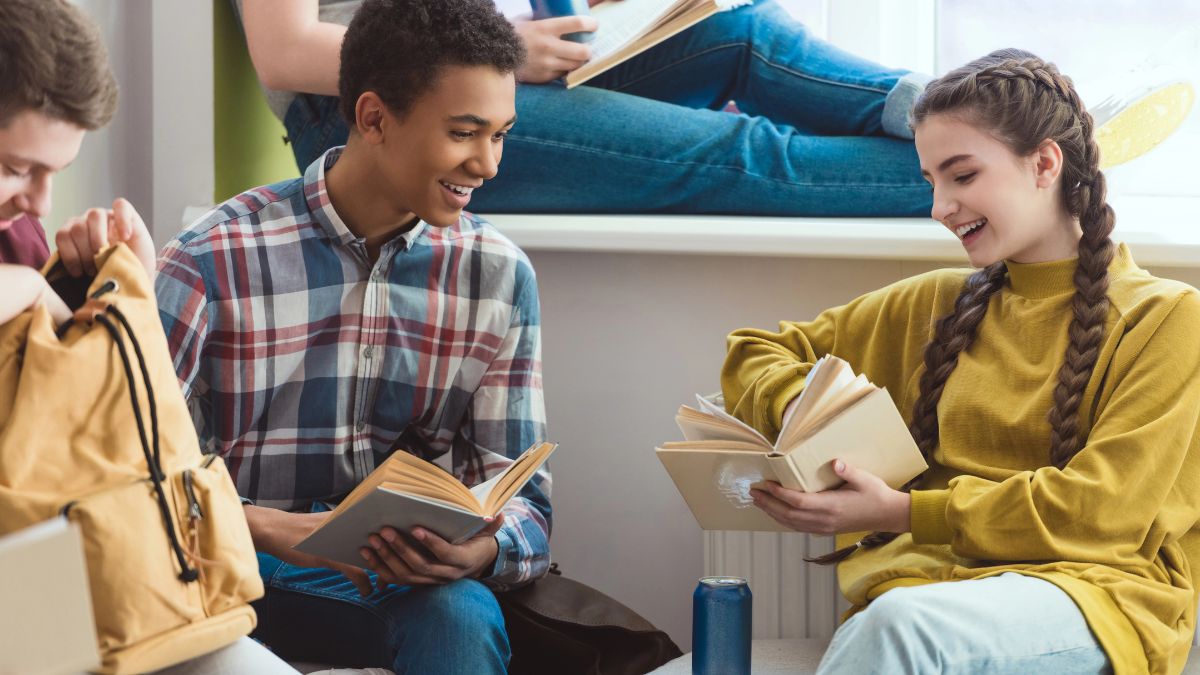 teens reading together