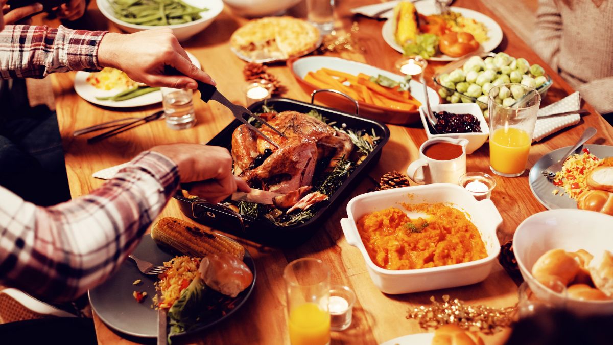 thanksgiving dinner table