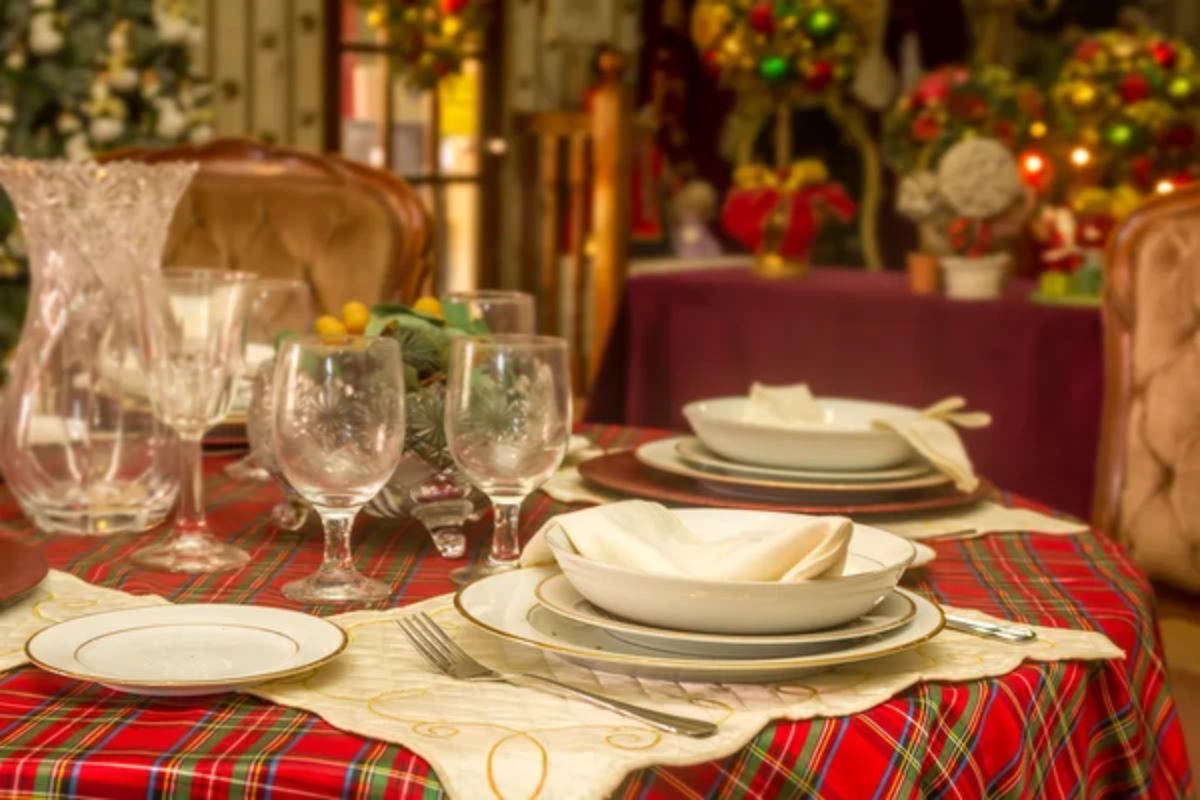 Christmas Table Settings