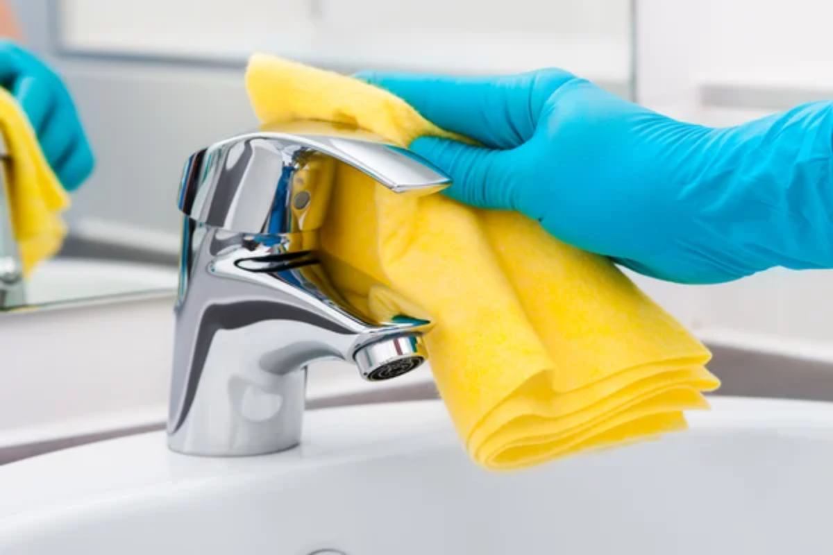Cleaning Sink Faucet