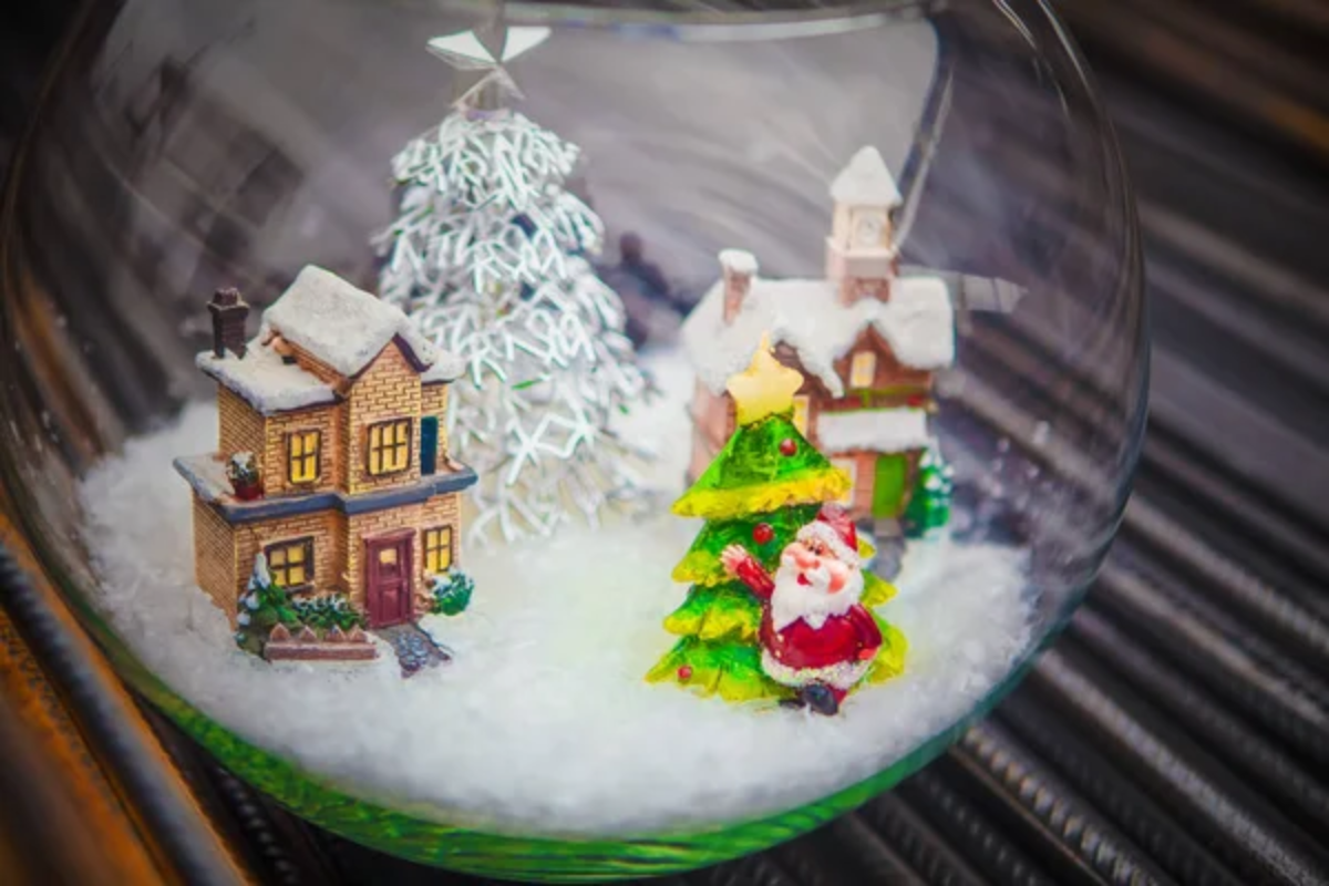 Glass Jar Snow Globe