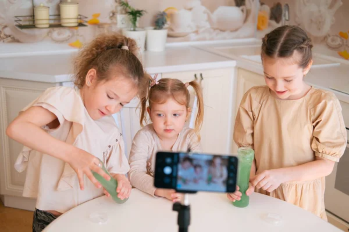 Kid Phone Video