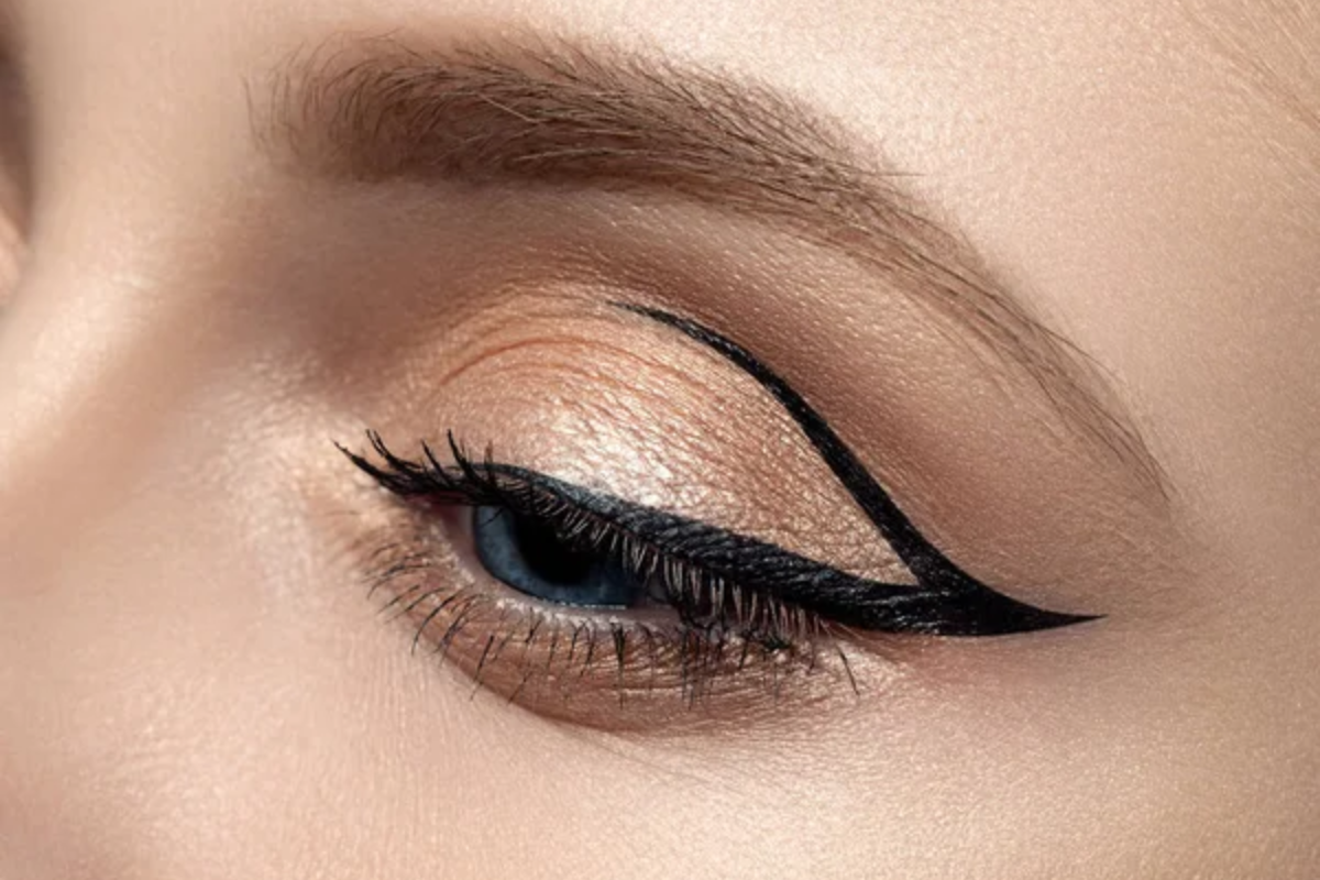 Make Up Eye Liner