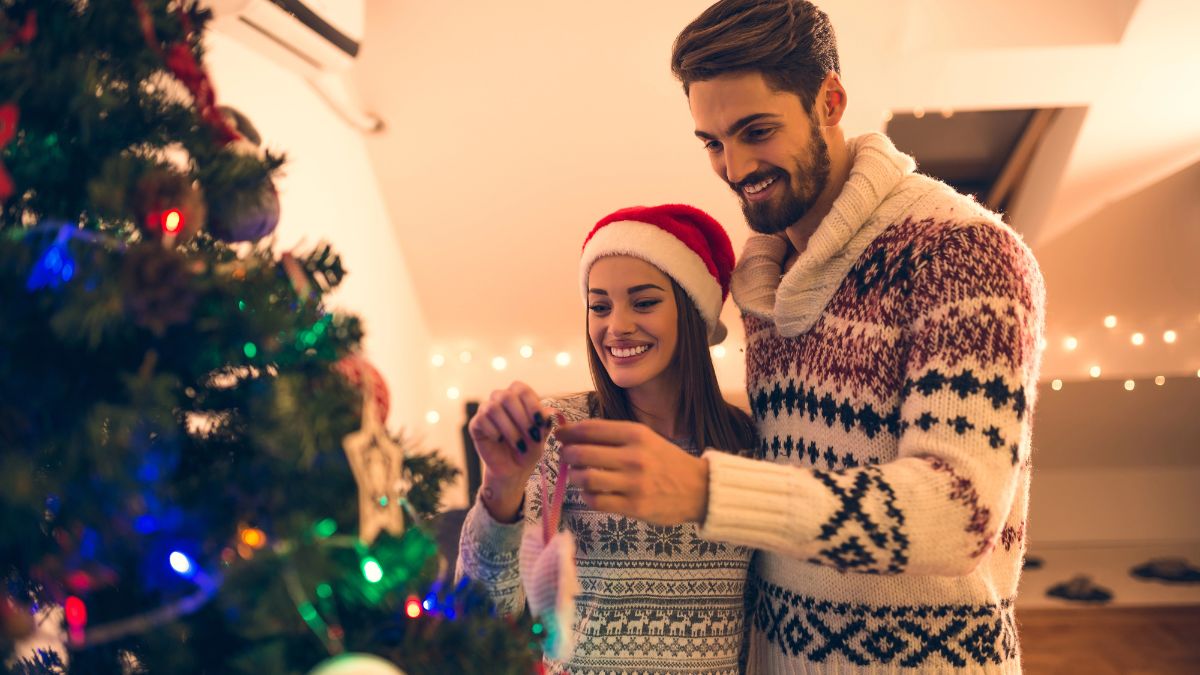 couple decorating tree for holiday