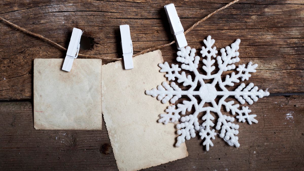 holiday cards on string