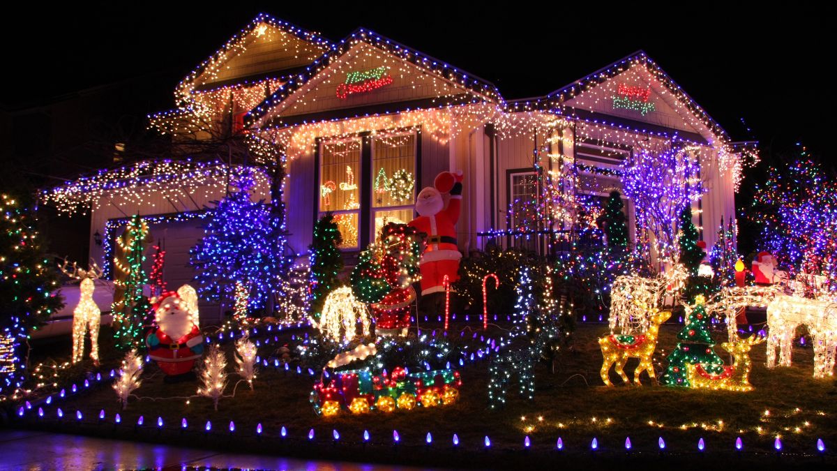 holiday lights on house