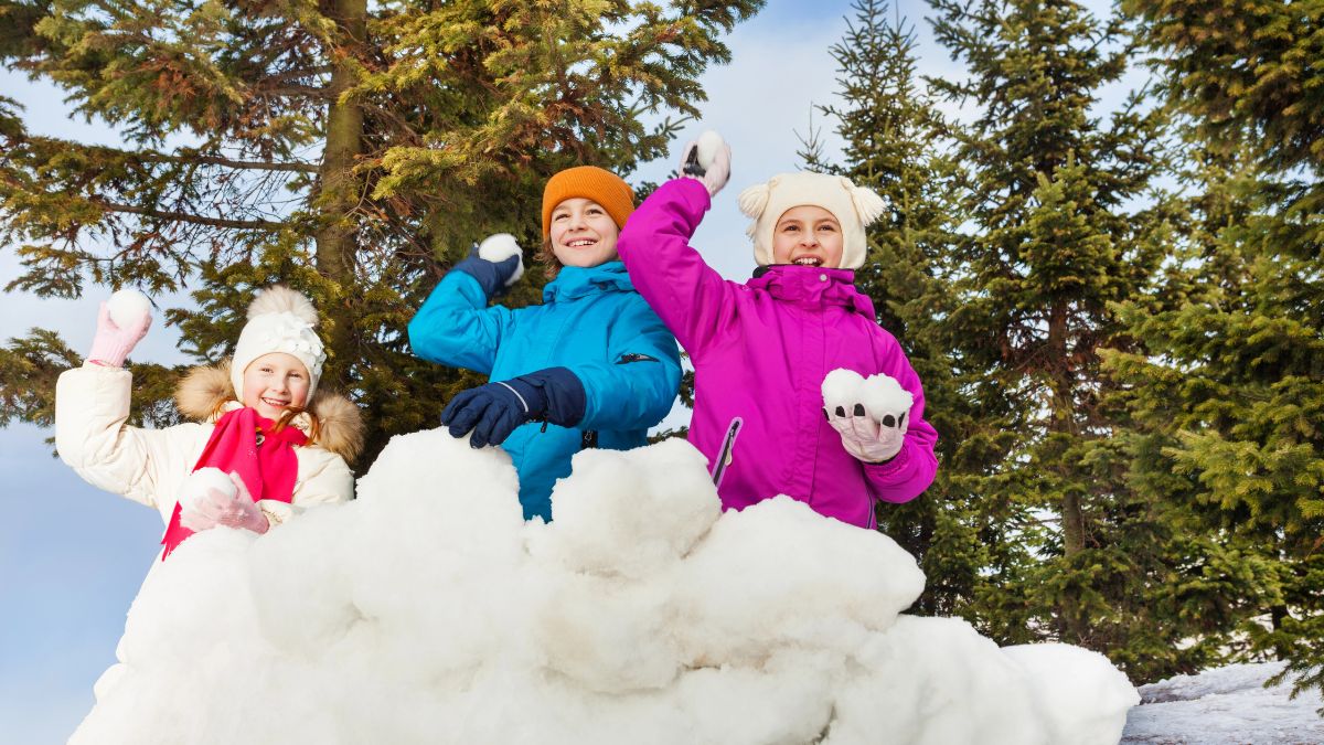 kids with snowballs