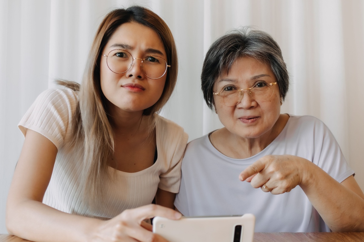 mother and daughter with phone confused stare