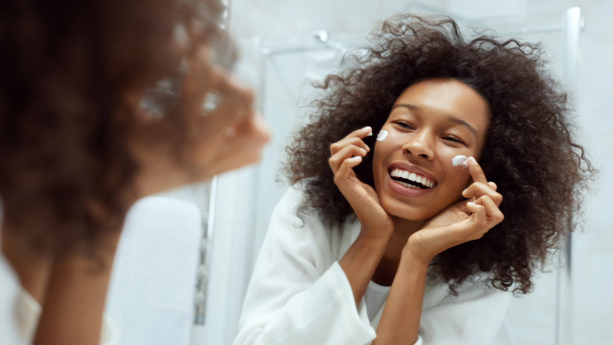 woman putting on lotion
