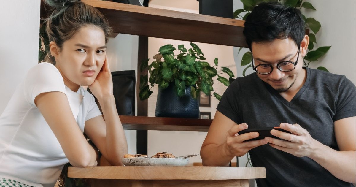 15 First Date No-Nos That You Should Absolutely Avoid