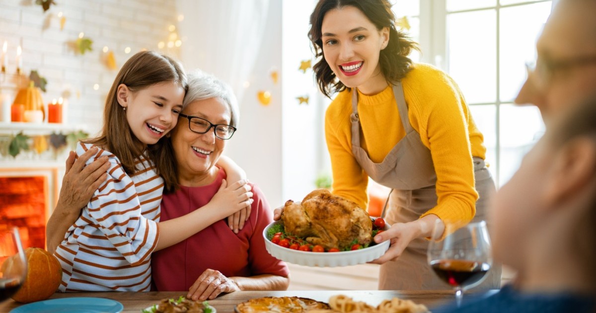 15 Heartwarming Thanksgiving Traditions to Begin with Your Family This Year