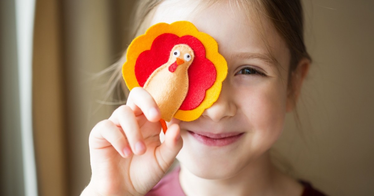 15 Meaningful Ways to Give Thanks This Thanksgiving