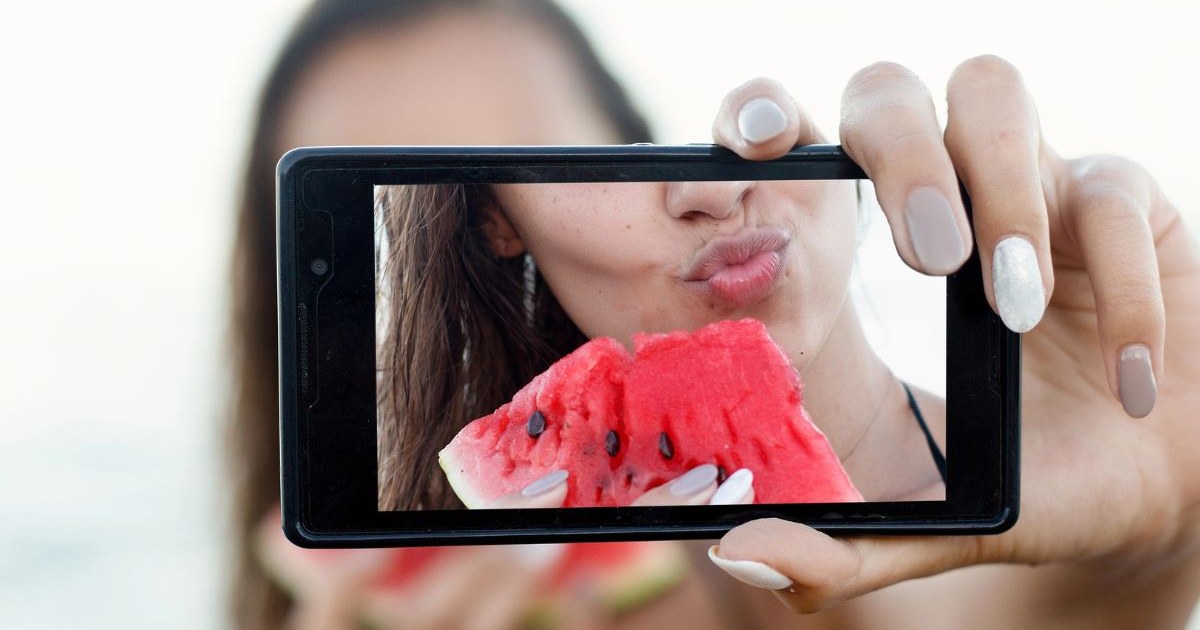 15 Things The Younger Generation Does Differently That Make Older Generations Cringe