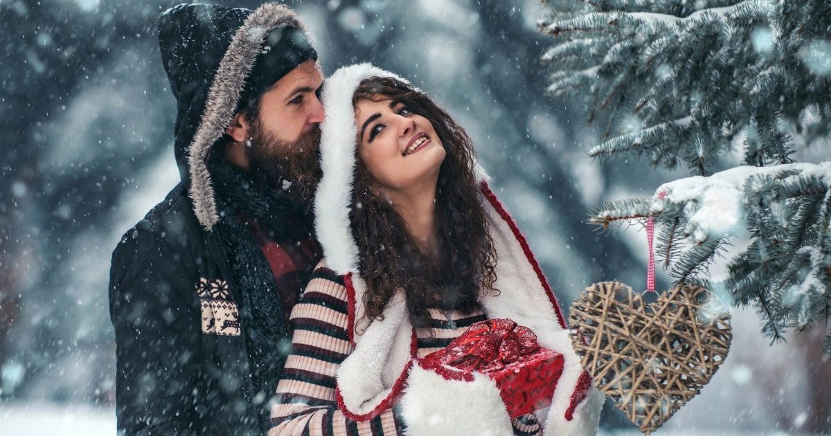 Couples’ Guide to the Holidays: 15 Heartfelt Yet Cheap Ideas for a Magical Season