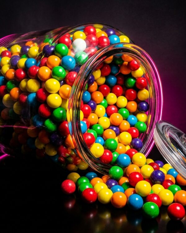 How to guess the number of items in a jar (and actually win)