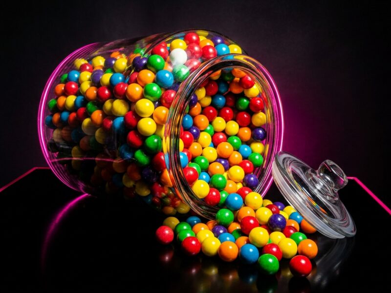 How to guess the number of items in a jar (and actually win)