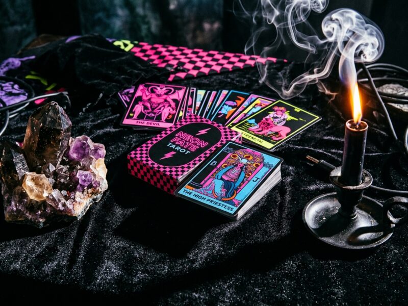 15 ways to prepare a new tarot deck before your first reading