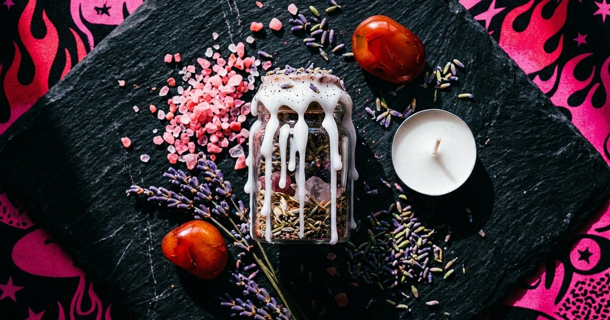 How to make a protection spell jar with 7 simple ingredients