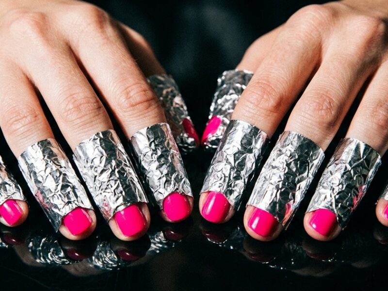 Remove fake nails at home with just acetone and warm water